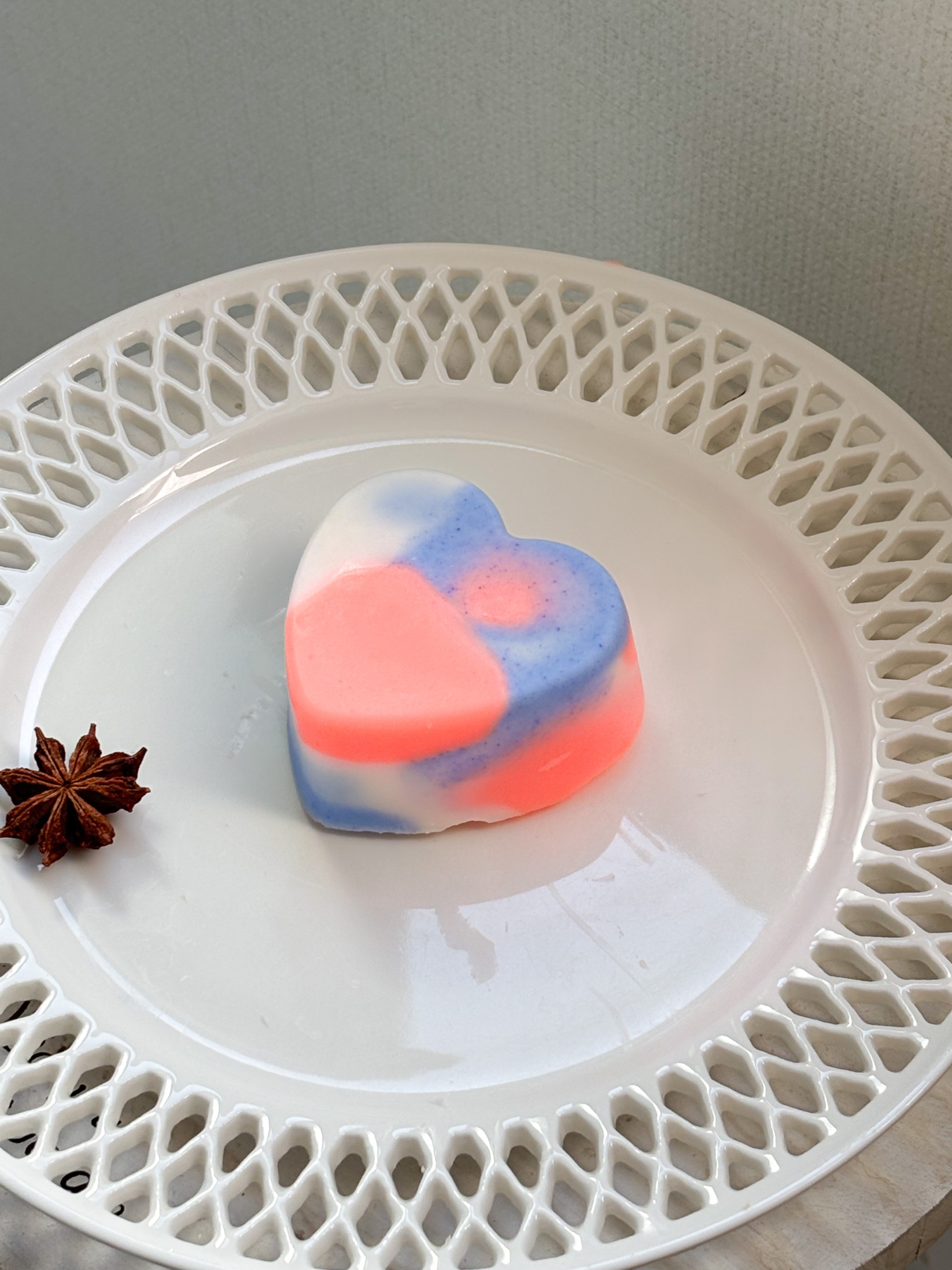 ライオンズゲートの石けん（扉の向こうで、私という光を生きる）ハート　８月３０日より販売開始いたします